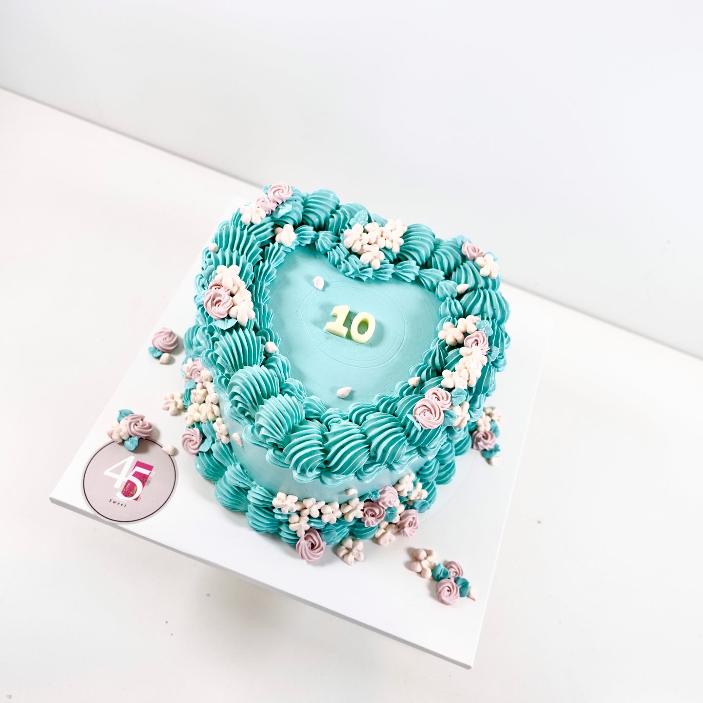 FLORAL VINTAGE HEART