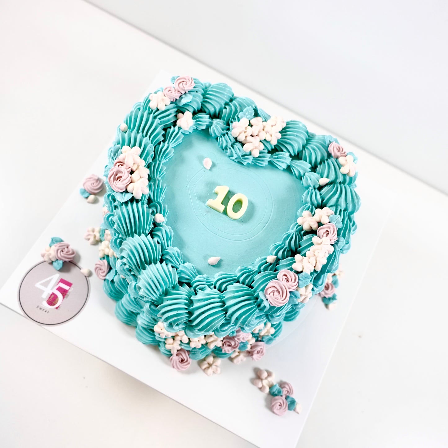 FLORAL VINTAGE HEART