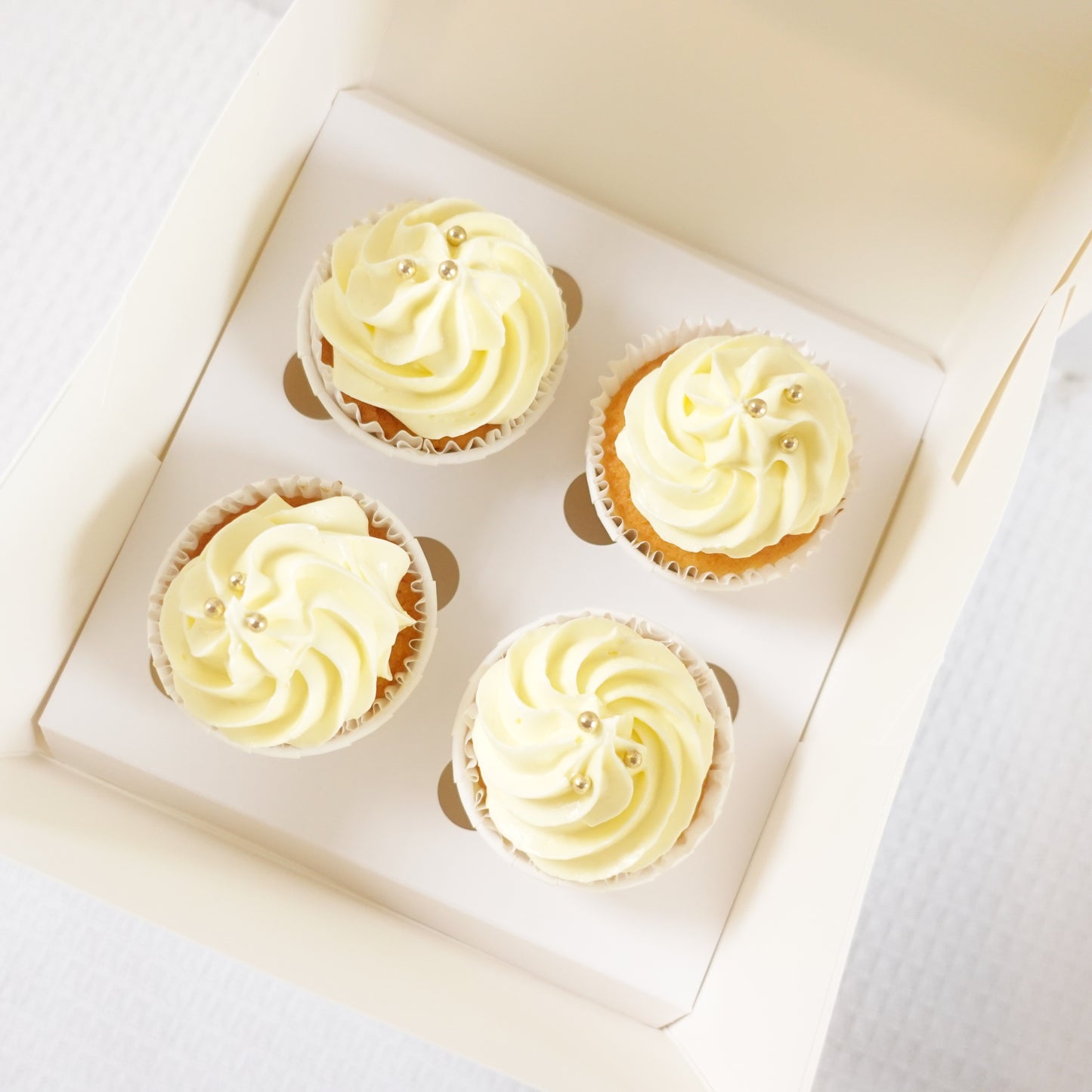 SIMPLE CUPCAKES